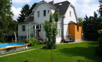 Ruhig gelegenes Einfamilienhaus mit gepflegtem Garten, Garage und Pool