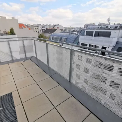 Schöne Dachgeschosswohnung mit Terrasse in zentraler Lage - Bild 2