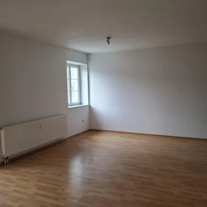 Freundliche 2-Zimmer-Wohnung mit möblierter Küche und Balkon in guter Wohnlage in Obernberg - Bild 3