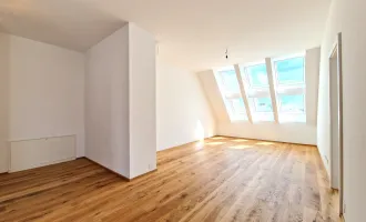 Exklusive helle Dachgeschoßwohnung mit Dachterrasse *Erstbezug* !