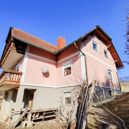 Neuer Preis! - Traumhaus in Grünlage. - Landhaus mit umfassendem Grundbesitz. - Fernblick zwischen Weingärten. - Inkl. Nebengebäuden. - Bild 2