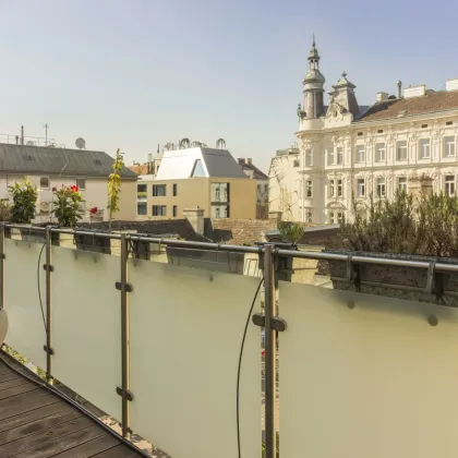 TRAUMHAFTE WOHNUNG MIT AUSBLICK UND TERRASSE IN UMGEBAUTER KLAVIERFABRIK - RUHIGE LAGE - BARRIEREFREI - ZUM VERKAUF - Bild 2