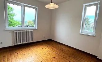 Helle 3 Zimmer Wohnung mit großen Balkon