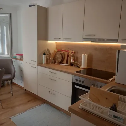 Sie suchen Ruhe und grüne Idylle gepaart mit 1A-Infrastruktur? Wir haben das Richtige für Sie! Tolle 2-Zimmer-Wohnung in traumhafter Lage! - Bild 2