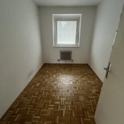 Helle 3-Zimmer Wohnung mit Loggia direkt neben dem Klinikum Kirchdorf! Umgeben von perfekter Infrastruktur! - Bild 2