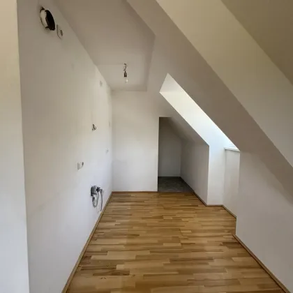 Sanierte 2-Zimmerwohnung mit guter Aufteilung inkl. Kellerabteil inmitten des herrlichen Hausruckwaldes! Perfekt für Hausstandsgründungen! - Bild 3