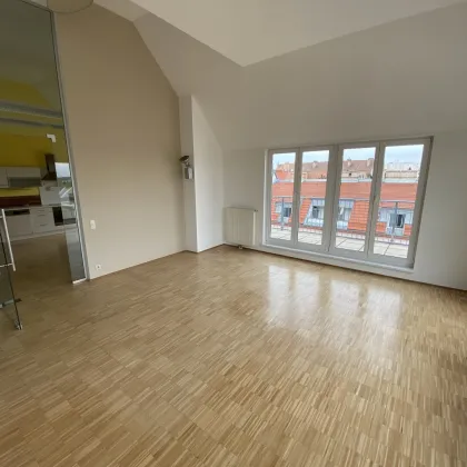 UNIKAT - großzügige 2 Zimmer  Dachgeschoßwohnung  mit 2 Terrassen - Bild 2