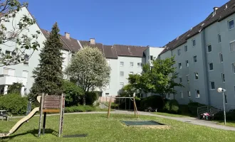 Linz Oed: Sofort beziehbare großzügige 2-Raum-Wohnung in grüner Umgebung inklusive Carport