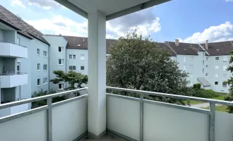 Großzügige 2-Raum-Wohnung in grüner ruhigen Umgebung inklusive Carport - sofort beziehbar!