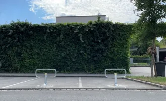 Zinöggerweg: 2 absperrbare neben einander liegende Freiparkplätze! Ein Plätzchen für Ihr Liebling! Das lästige Parkplatzsuchen hat ein Ende! Sofort verfügbar!