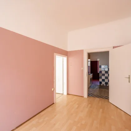 ++Herbststraße++ Sanierungsbedürftige 2-Zimmer Altbau-Wohnung, viel Potenzial! - Bild 2