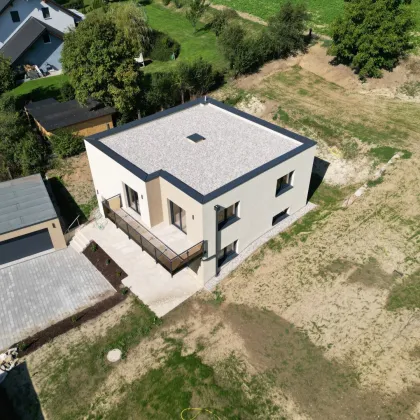 Einfamilienhaus in sonniger Lage - schlüsselfertiger Neubau mit Terrasse, Balkon und Doppelgarage - Bild 3