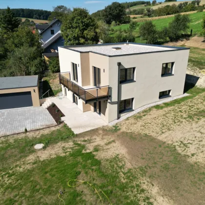 Einfamilienhaus in sonniger Lage - schlüsselfertiger Neubau mit Terrasse, Balkon und Doppelgarage - Bild 2