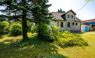 Renoviertes Einfamilienhaus auf Fahnenparzelle mit Erweiterungspotential -  900 Meter vom Bahnhof Strasshof zu verkaufen!