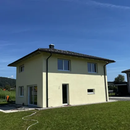 Exklusives Einfamilienhaus in ökologischer Massiv - Holzbauweise, 818m² großes sonniges Grundstück, im Sommer zu beziehen! - Bild 3