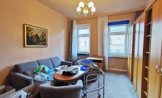 ++NEU++ Sanierungsbedürftige 1,5-Zimmer Altbau-Wohnung, viel Umbaupotenzial