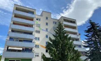 geräumige und unbefristete 3-Zimmer-Wohnung mit großer Loggia!