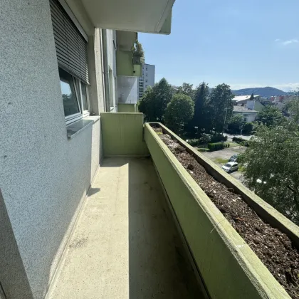 Unbefristete 3-Zimmer-Wohnung mit Balkon! - Bild 2