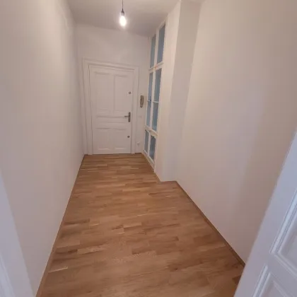 Großzügige 3 Zimmer Wohnung in einem charmanten Altbau im Servitenviertel - Bild 3