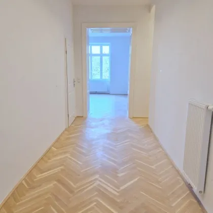 Traumhafte 2 Zimmer Erstbezugs-Altbauwohnung mit Loggia in zentraler Lage mit Parkblick! - Bild 3