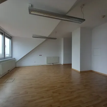 ** PROVISIONSFREI** - Tolles Dachgeschoßbüro beim Alten Stadttor - Bild 3