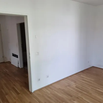 geräumig und modern! - unbefristete 2-Zimmer-Wohnung mit großem Balkon und Küche - Bild 2