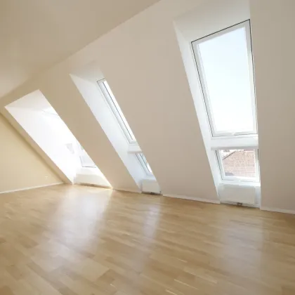 Coole Drei-Zimmer-Dachgeschoss-Maisonette mit sonniger Terrasse in saniertem Altbau in 1100 Wien - Bild 3