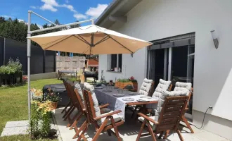 Mariatrost-Entzückende, neuwertige 2 Zimmerwohnung mit großem Gartenanteil,1 Carportplatz +1 Parkplatz im Freien.