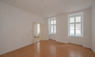 ++NEU++ Sanierungsbedürftige 2-Zimmer Altbau-Wohnung mit Balkonoption in zentraler Lage!