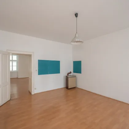 ++NEU++ Renovierungsbedürftige 2-Zimmer Altbau-Wohnung mit Balkonoption in toller Lage! - Bild 2