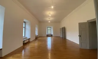 Herrschaftliches Wohnen im Schloss 3 Zimmer Wohnung 155 m² Warmmiete