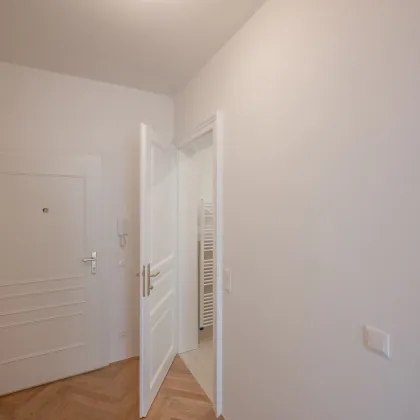 ++NEU++ Hochwertiger 2-Zimmer Altbau-Erstbezug mit ca. 9m² Balkon/Loggia in sehr guter Lage! - Bild 3