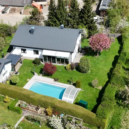 Zeitlose Architektur - Leben und Entfalten auf 243 m²  Wohnraum mit gepflegtem Garten und neuem Pool - Bild 3