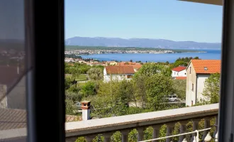 INSEL KRK: Großes 4 Apartmenthaus, Pool