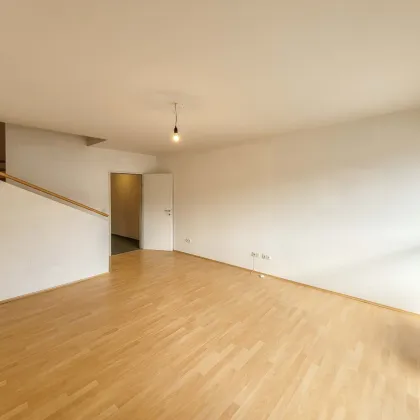 PROVISIONSFREI VOM EIGENTÜMER! HELLE 3-ZIMMER MAISONETTE-WOHNUNG MIT SÜDWEST LOGGIA UND BALKON NÄHE U3 SIMMERING! - Bild 2