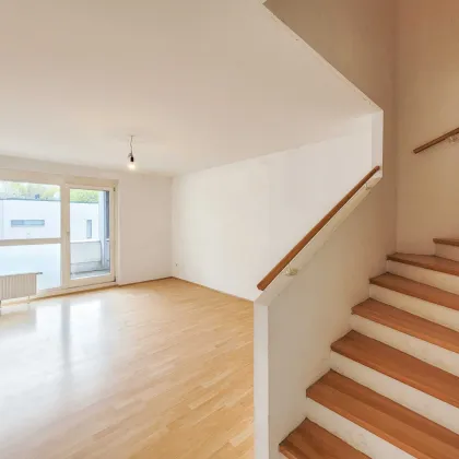 -10% BUWOG WOHNPREISSCHMELZE! PROVISIONSFREI VOM EIGENTÜMER! HELLE 3-ZIMMER MAISONETTE-WOHNUNG MIT SÜDWEST LOGGIA UND BALKON NÄHE U3 SIMMERING! - Bild 2