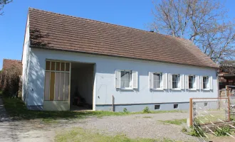 Willersdorf: Bauernhaus mit Nebengebäude in ruhiger Aussichtslage