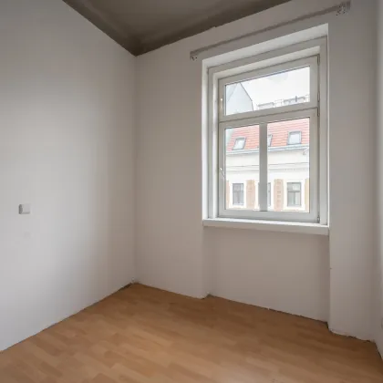 ++NEU++ Sanierungsbedürftige 4-Zimmer Altbau-Wohnung, viel Potenzial! - Bild 2