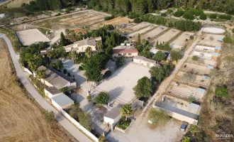 Finca mit Gästeapartments und Reiterhof