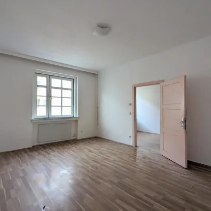 ++NEU++ Sanierungsbedürftige 3-Zimmer Altbau-Wohnung mit viel Potenzial! - Bild 2