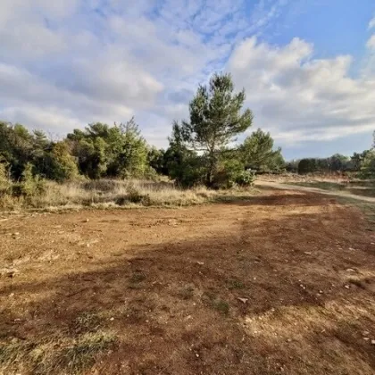 Top Lage - Grundstück mit fantastischem Meerblick rund 80 Meter vom Meer entfernt in Peroj, Kroatien! - Bild 2