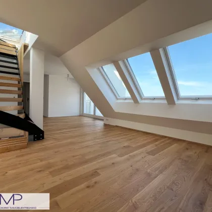 Helle und freundliche 2-Zimmer DG Wohnung mit Balkon und großer Dachterrasse mit 360° Stadtblick! - Bild 3