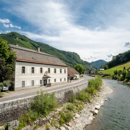 Historischer Vierkanthof mit einem Gastrolokal, Apartments, Mietwohnungen und großem Entwicklungspotential - Bild 2