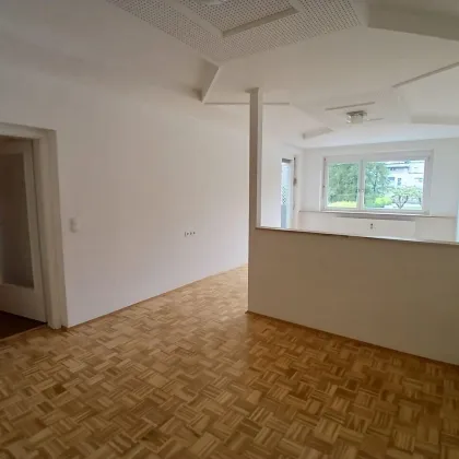 Geräumige 4-Zimmer-Wohnung mit Loggia und Tiefgaragenplatz im Zentrum von Liezen zu kaufen ! - Bild 2