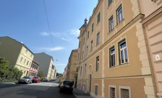 Klassische unsanierte Altbauwohnung mit Balkon im Herz-Jesu-Viertel!