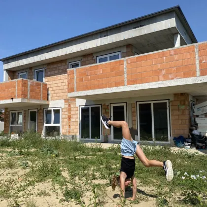 Eigenheim mit  Dachterrasse und Begrünung, Estrich bereits fertig - Bild 2