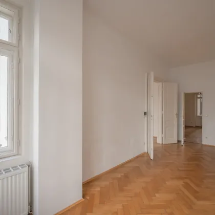 ++NEU++ Tolle 3,5 Zimmer Stil-Altbauwohnung mit Balkon! in TOP-Lage - Bild 2