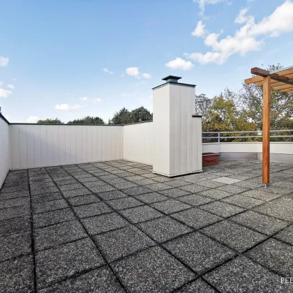 Sanierte Maisonette mit Dachterrasse sowie Sauna, Indoor-Pool, großem Gemeinschaftsgarten sowie einem Tiefgaragenstellplatz! - Bild 2