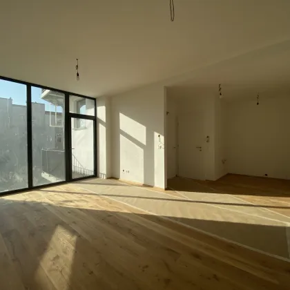 Revitalisierte 2-Zimmer Altbauwohnung mit großzügiger Verglasung und südseitigem Innenhofbalkon  | Fernwärme - Bild 2