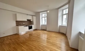 Top sanierte 2 Zimmer Wohnung inkl. Einbauküche, Lift in sehr schönem Altbau